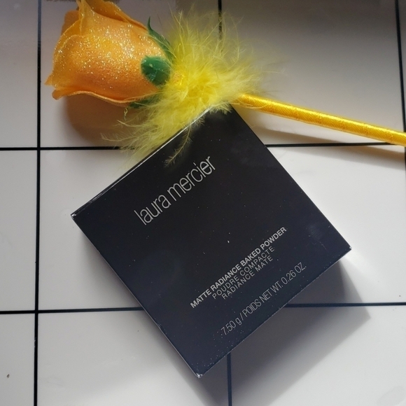 LAURA Mercier matte radiancebaked powder.
